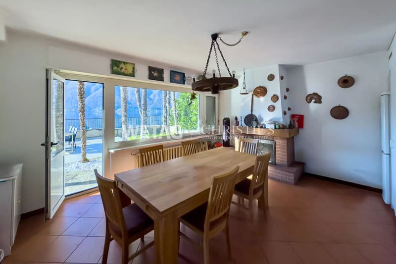 Villa exclusive en vente sur les rives du lac à Lugano-Bissone, avec 2 emplacements de bateau couverts & 3 au dock, possible comme résidence secondaire (4)