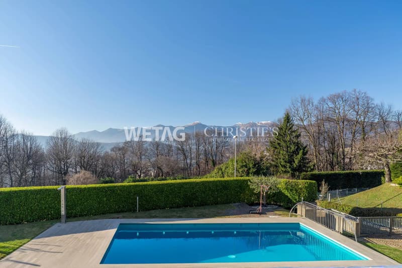 Elegante Villa in Lugano-Villa Luganese zu verkaufen: Grosszügige Räume, ebener Garten, Aussenpool & Fitnessbereich (2)