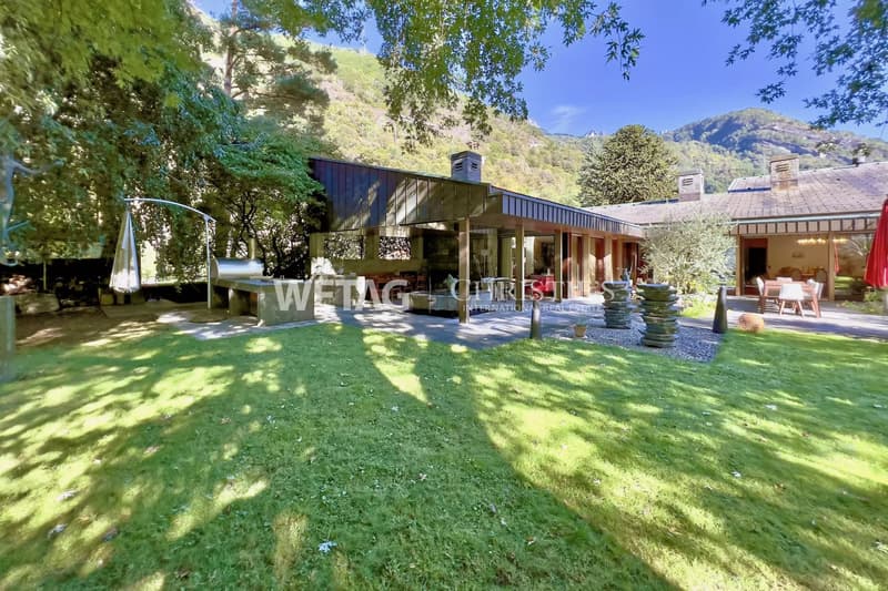 Prestigevolle Villa umgeben von üppigem Grün mit grosszügigem Garten in Grono zum Verkauf (10)