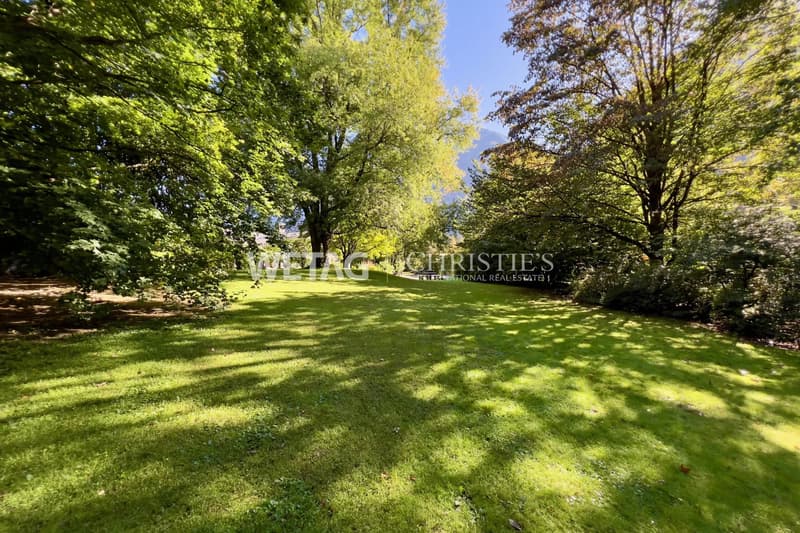 Prestigevolle Villa umgeben von üppigem Grün mit grosszügigem Garten in Grono zum Verkauf (12)