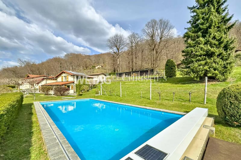 Elegante Villa in Lugano-Vaglio mit zwei Gästehäusern & Aussenpool zu verkaufen (7)