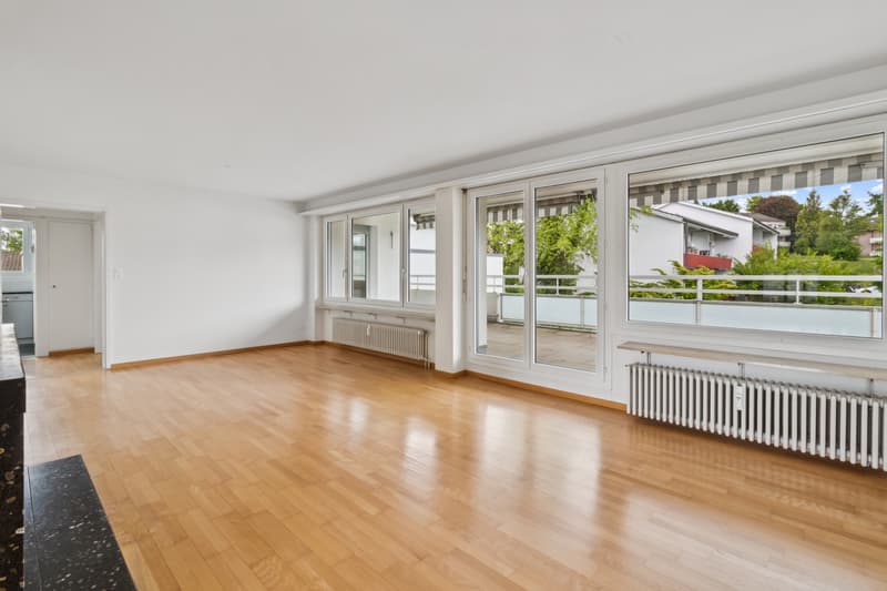Wohnzimmer_mit_Blick_auf_Terrasse.jpg
