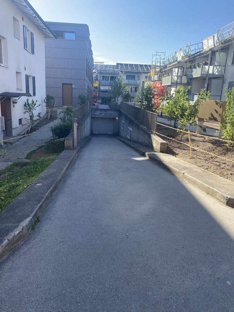 Secure Parking in the Heart of Zurich (2)