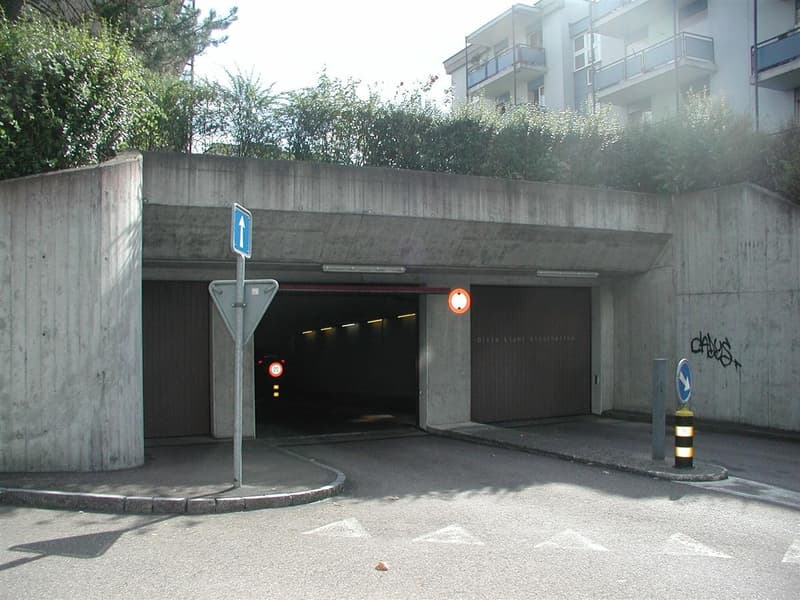 Parking space in underground garage (2)