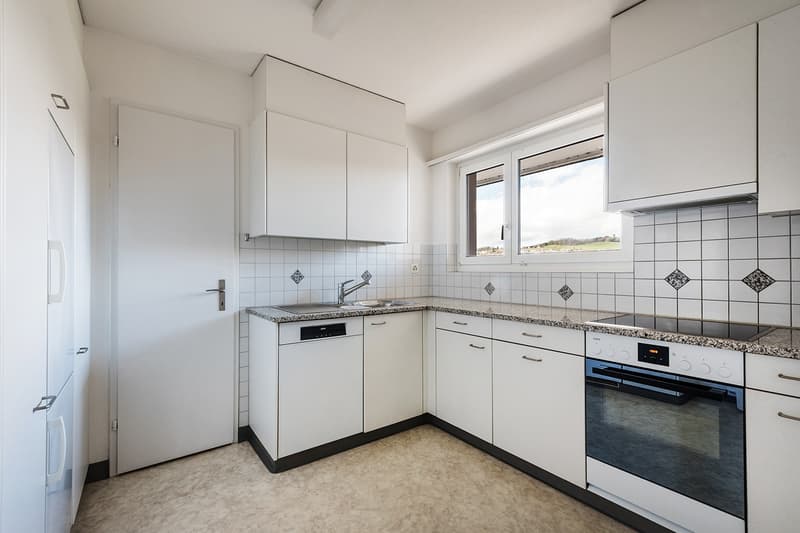 An zentraler Lage, in gepflegtem Mehrfamilienhaus. (2)