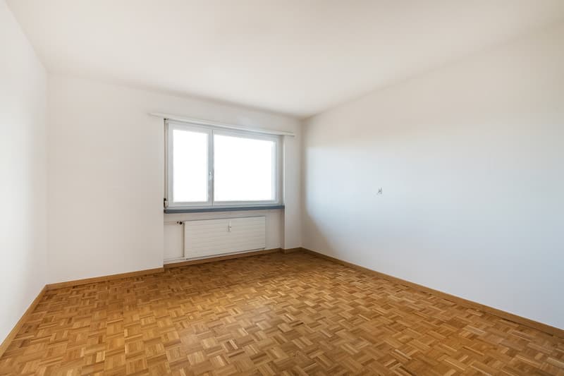 An zentraler Lage, in gepflegtem Mehrfamilienhaus. (9)