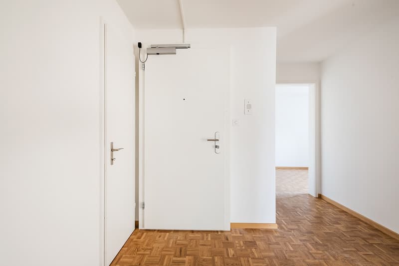 An zentraler Lage, in gepflegtem Mehrfamilienhaus. (3)