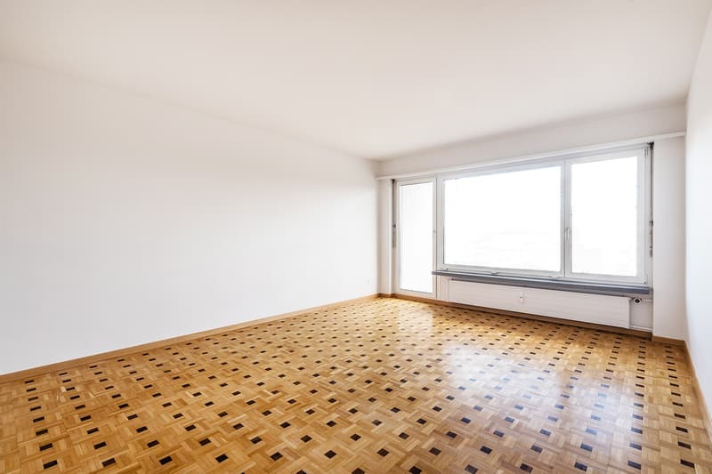 An zentraler Lage, in gepflegtem Mehrfamilienhaus. (10)