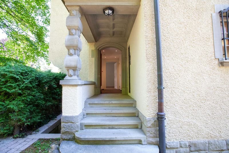 Erstvermietung: Repräsentative 4 ½-Zimmerwohnung in historischer Zürichbergvilla mit eigenem Garten (2)