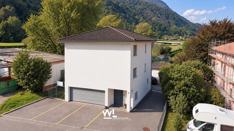 Casa plurifamiliare con due appartamenti, giardino e ampi spazi esterni (3)