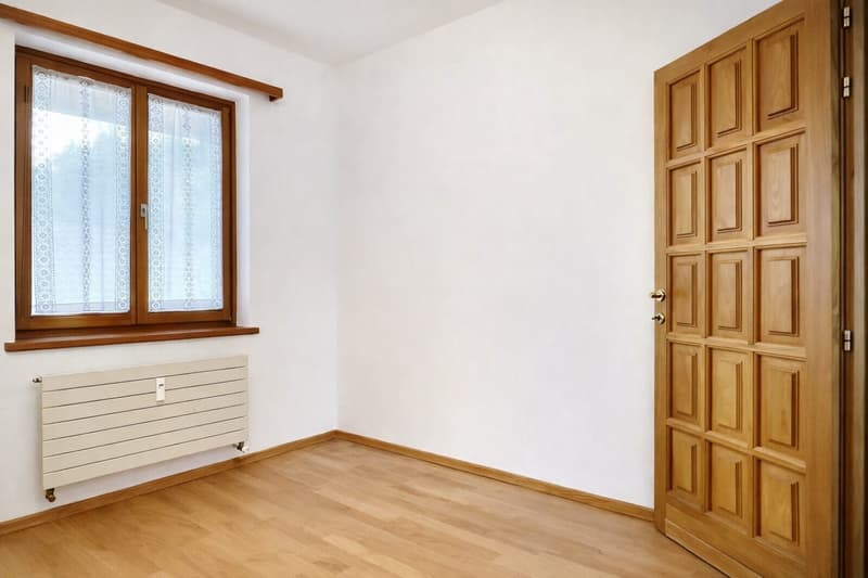 6-Zi.-Attika-Duplex mit Garten, Lift und Dachboden in Losone - hell und grosszügig (10)