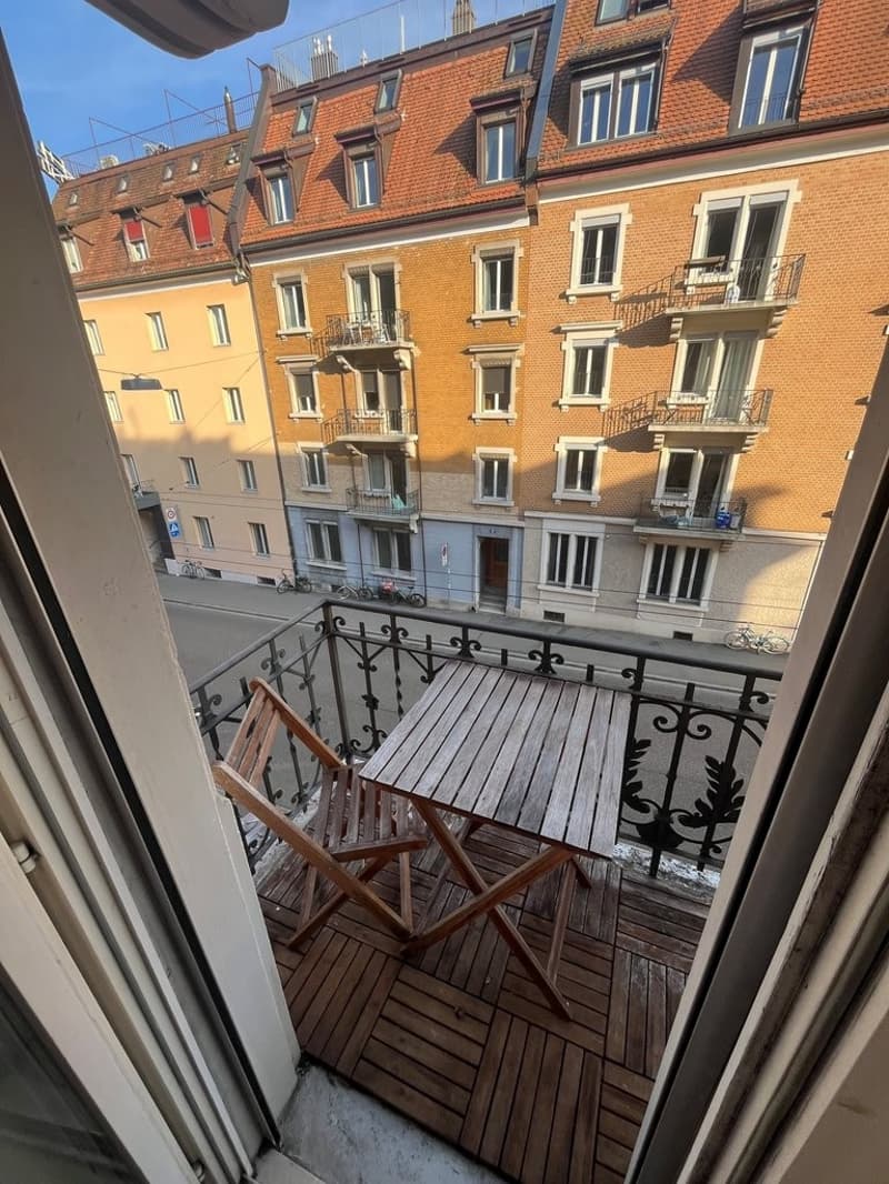 Balkon strassenseitig