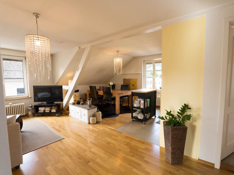 Charmante 3-Zimmer-Dachwohnung in Adliswil (3)
