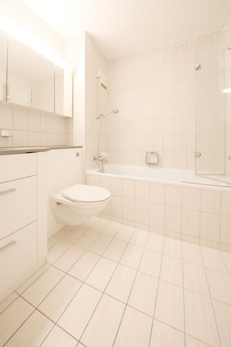 Gepflegte helle 2 1/2-Zimmer-Wohnung mit Erker und Balkon, Seefeld (9)
