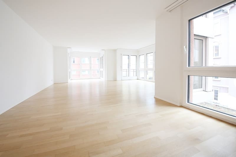 Gepflegte helle 2 1/2-Zimmer-Wohnung mit Erker und Balkon, Seefeld (2)
