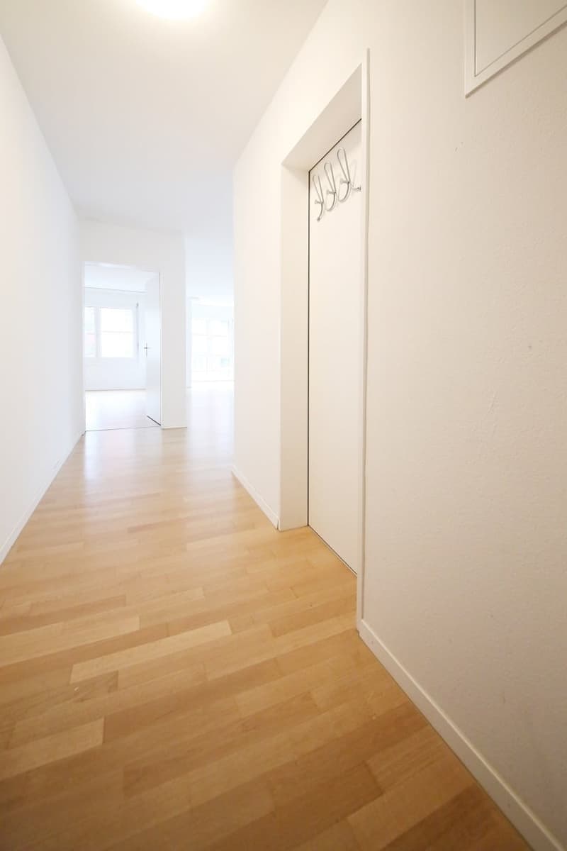 Gepflegte helle 2 1/2-Zimmer-Wohnung mit Erker und Balkon, Seefeld (7)