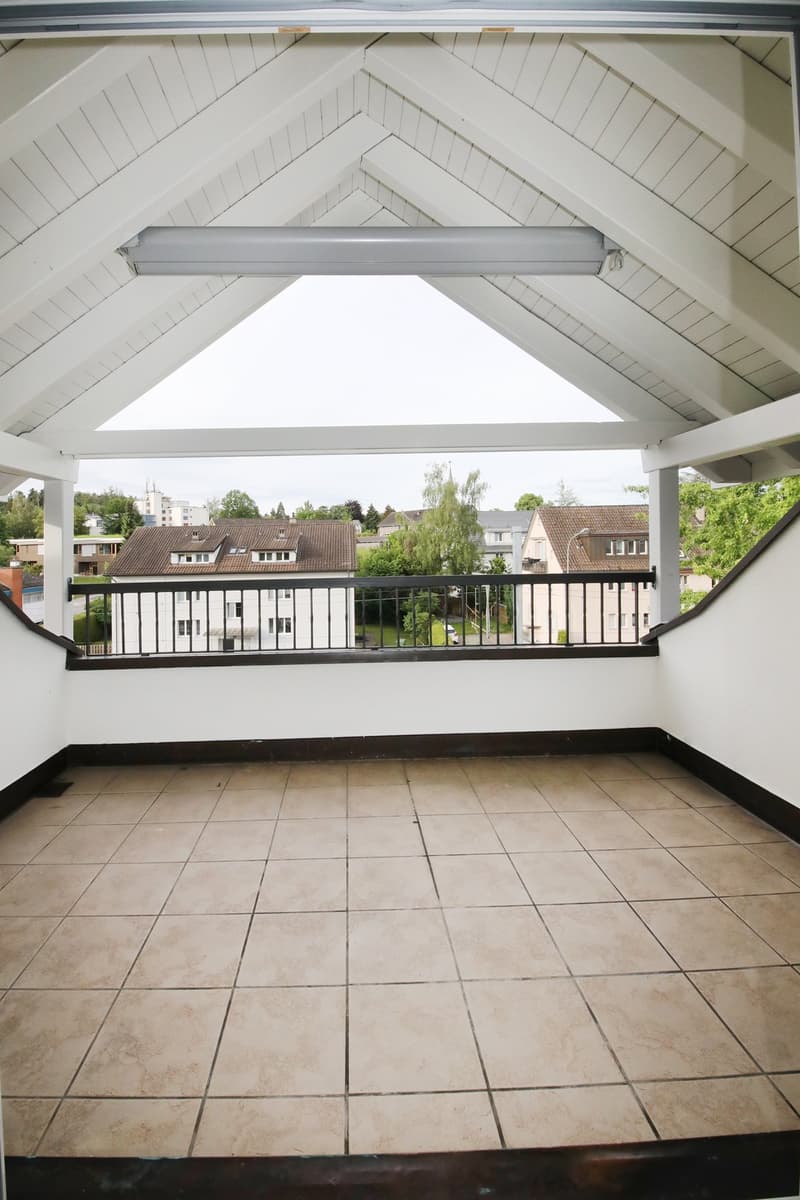 gepflegte und renovierte Dachwohnung (86 m2) mit Terrasse (10 m2) (3)