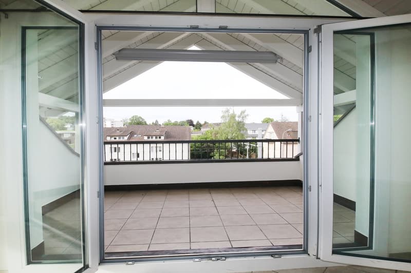 gepflegte und renovierte Dachwohnung (86 m2) mit Terrasse (10 m2) (4)
