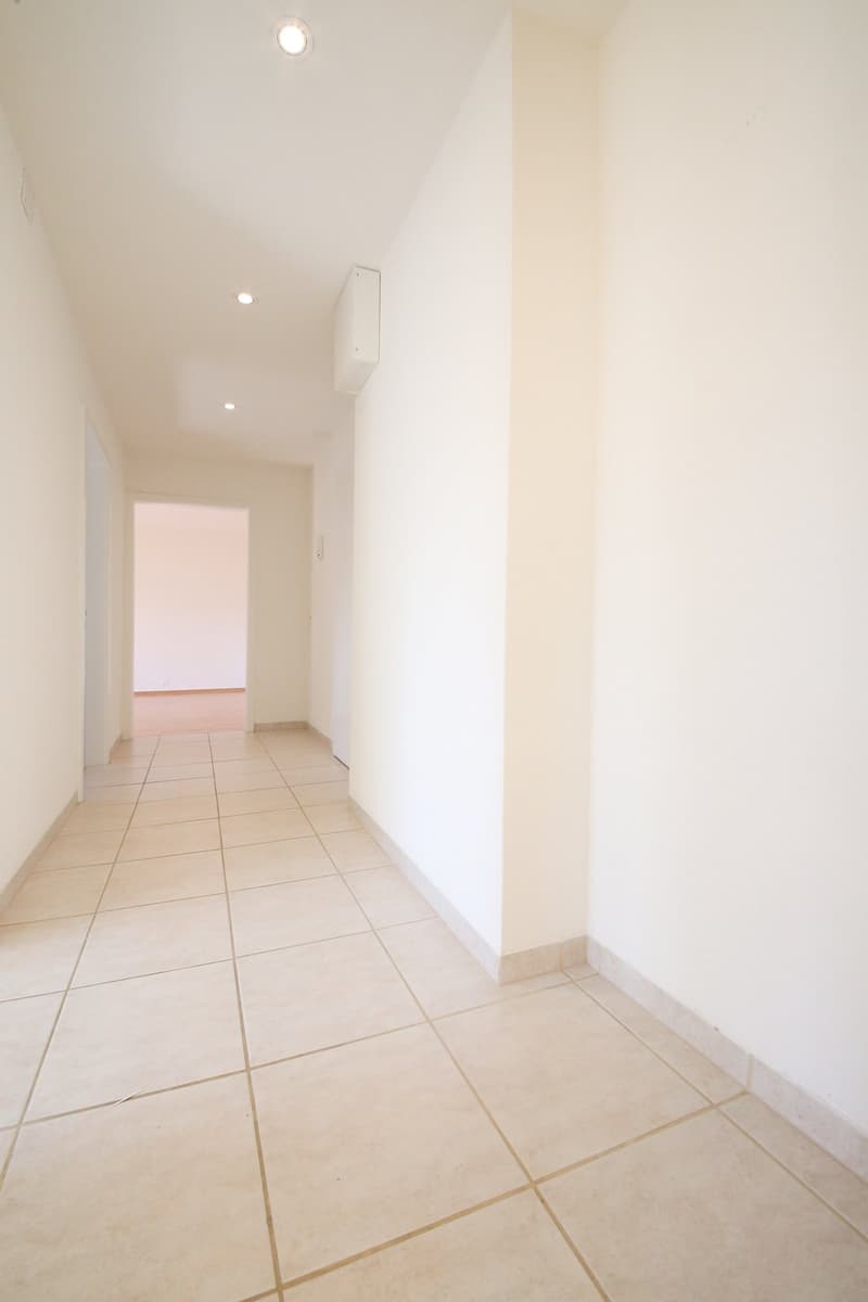Gepflegte und helle 2-Zimmer-Wohnung (52 m2) mit Balkon (4)