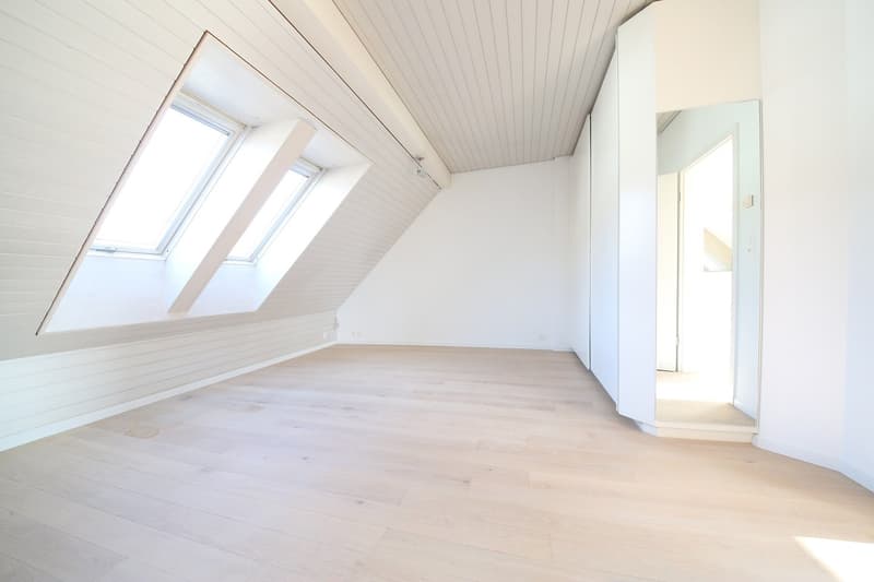 Top ausgebaute 3-Zimmer-Dachwohnung mit 2 Dachterrassen, Kreis 6 (4)