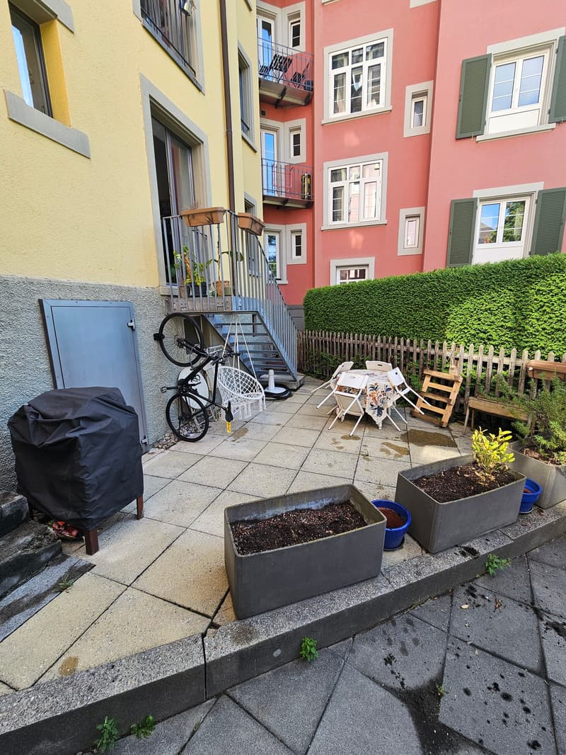 Top ausgebaute, moderne 2.5-Zimmerwohnung mit Gartensitzplatz (5)