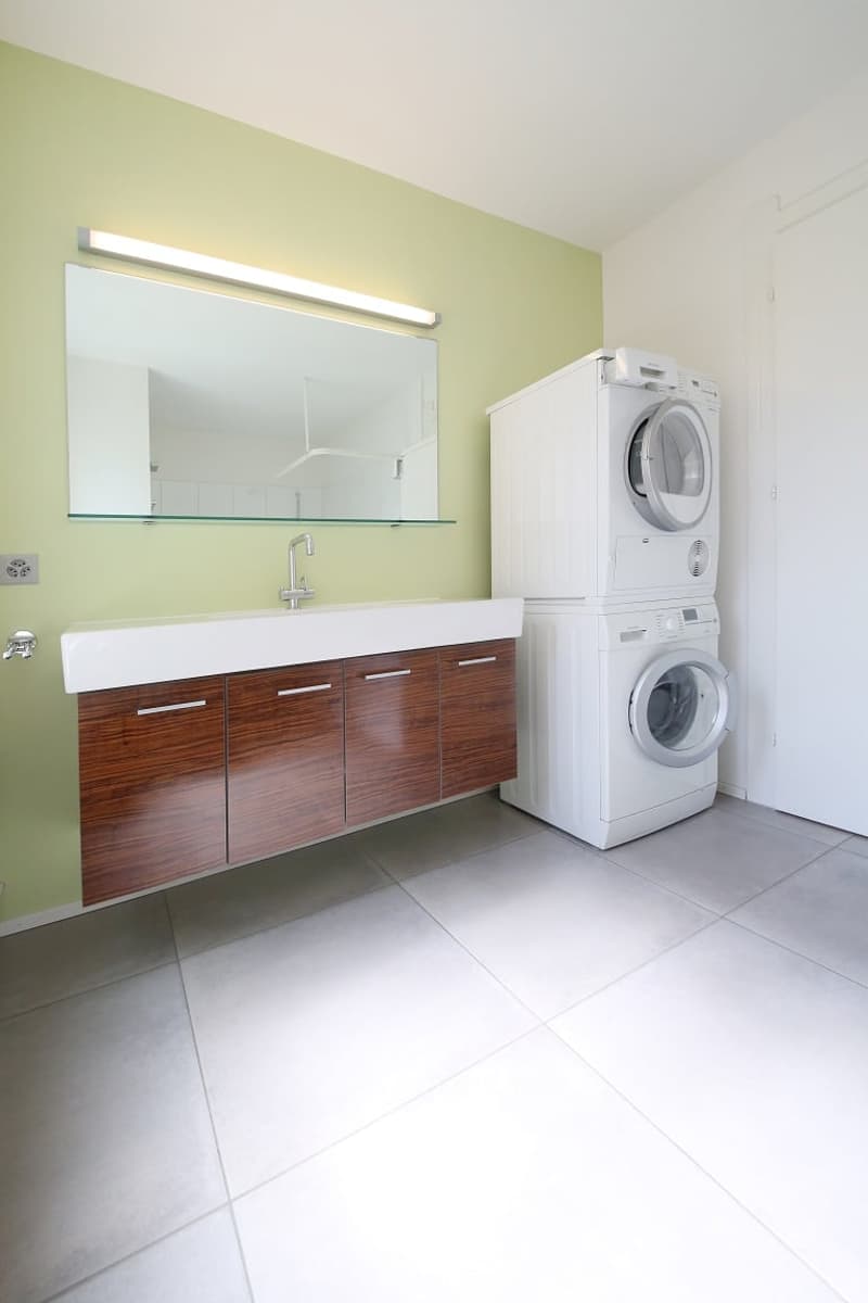 Top ausgebaute, moderne 2.5-Zimmerwohnung mit Gartensitzplatz (8)