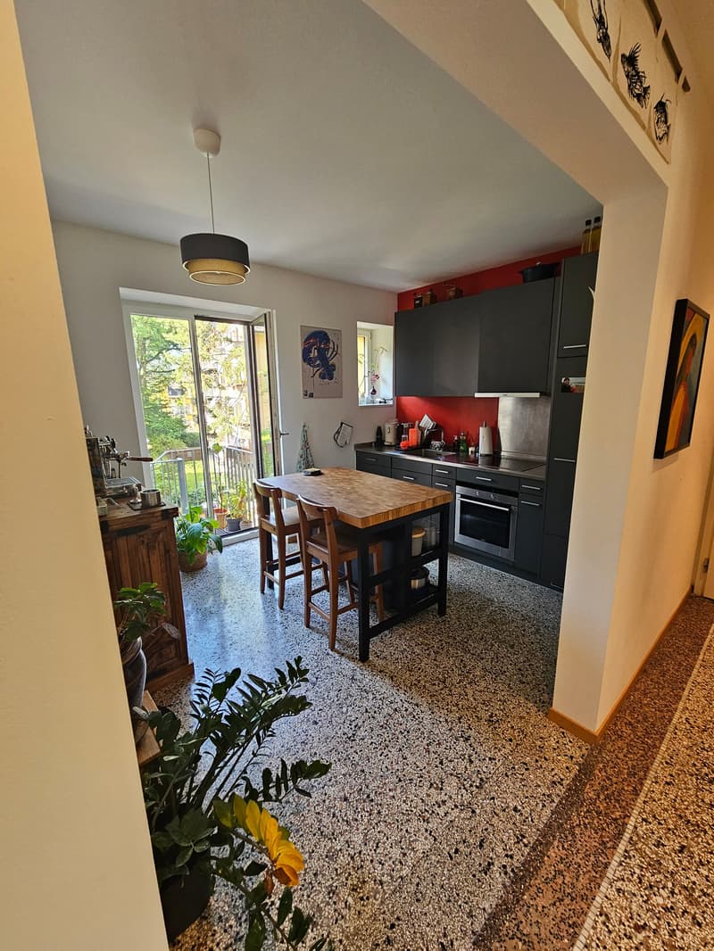 Top ausgebaute, moderne 2.5-Zimmerwohnung mit Gartensitzplatz (2)
