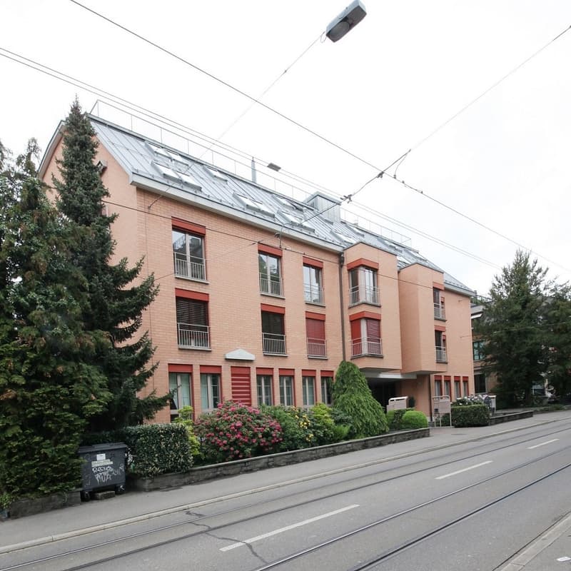 Top ausgebaute 2.5 ZW (80m2)  mit Balkon und eig. Waschküche, Kreis 6 (11)