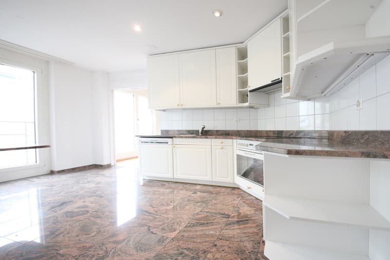 Top ausgebaute 2.5 ZW (80m2)  mit Balkon und eig. Waschküche, Kreis 6 (5)