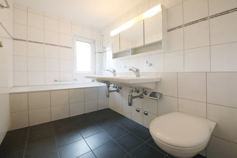 Gepflegte 3-Zimmer-Wohnung mit grossem Balkon Blick ins Grüne (7)