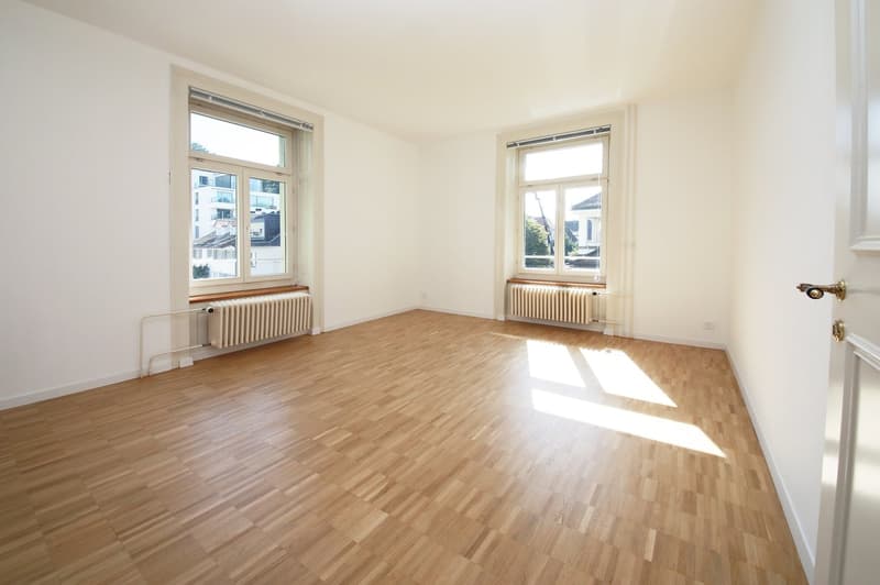 Grosse 5 Zimmer-Wohnung mit 3 Schlafzimmer, Balkon mit Blick auf Stadt und See (8)