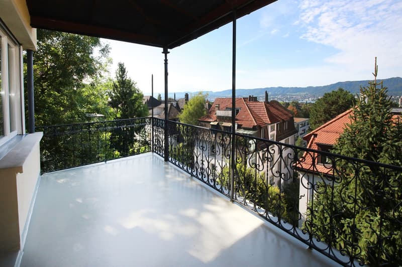 Grosse 5 Zimmer-Wohnung mit 3 Schlafzimmer, Balkon mit Blick auf Stadt und See (1)