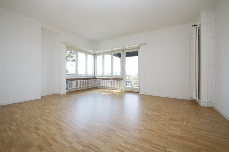 Grosse 5 Zimmer-Wohnung mit 3 Schlafzimmer, Balkon mit Blick auf Stadt und See (6)