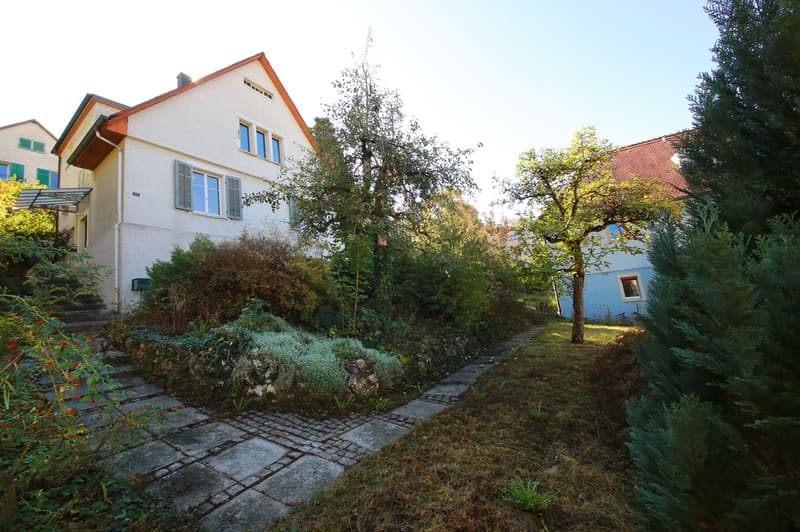 Charmantes 5 1/2-Zimmer-Einfamilienhaus mit idyllischem Garten von 650 m2 (1)