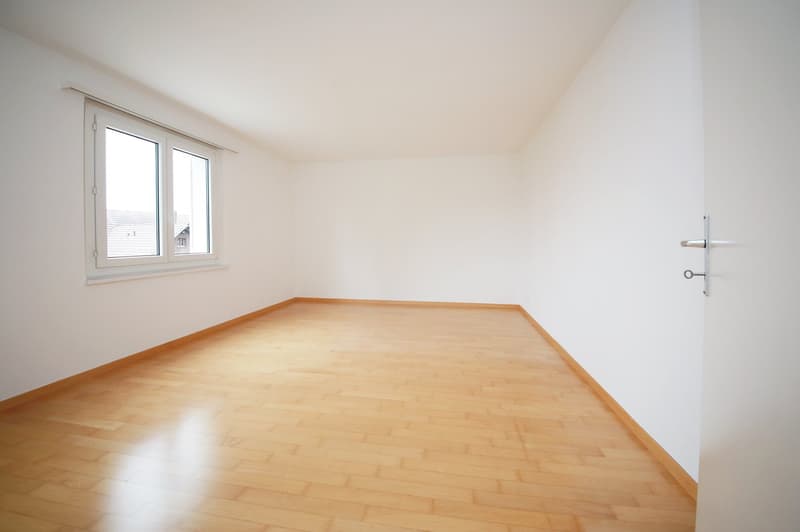 Renovierte 3.5-Zimmerwohnung mit Balkon an ruhiger Lage, mit Blick ins Grüne (8)