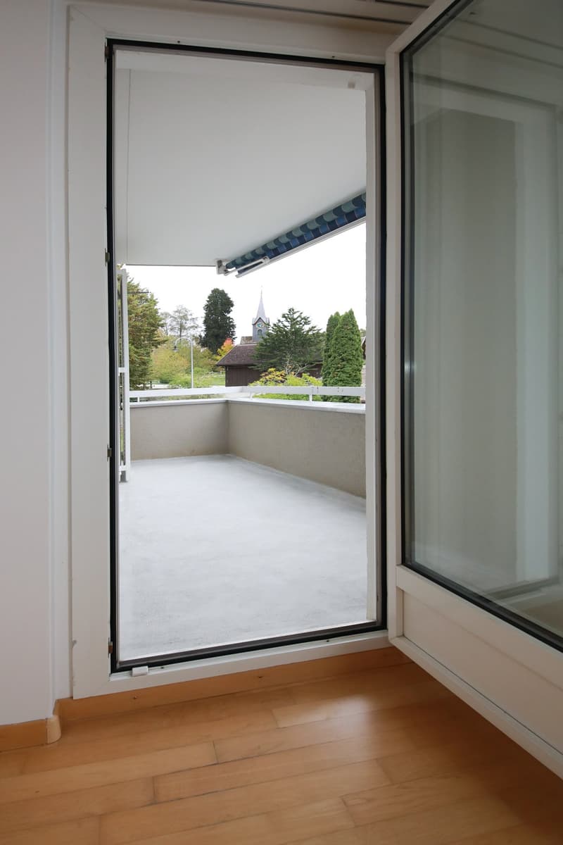 Renovierte 3.5-Zimmerwohnung mit Balkon an ruhiger Lage, mit Blick ins Grüne (2)