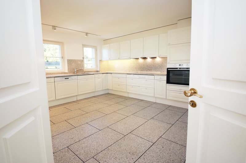 Herrschaftliche 4.5-Zimmer-Wohnung, 145 m2, mit voller Seesicht und grosser Terrasse (8)