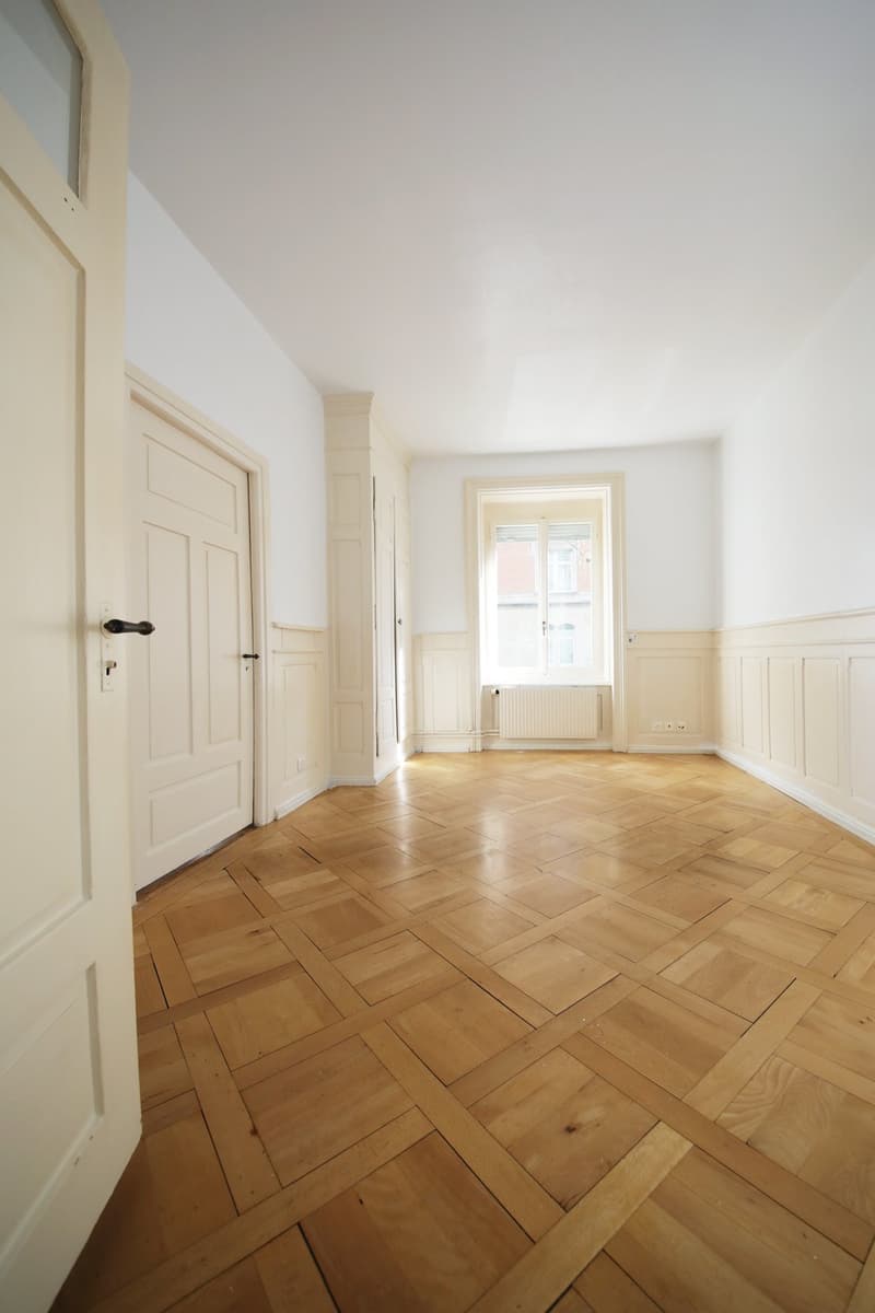 BEFRISTUNG - Altbauwohnung im 1. OG, beste Lage Kreis 4 (2)