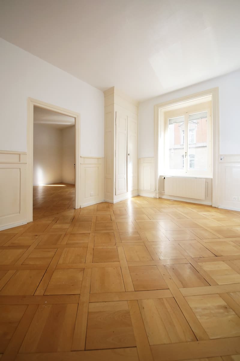 BEFRISTUNG - Altbauwohnung im 1. OG, beste Lage Kreis 4 (1)