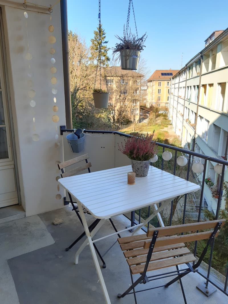 L1470-122 Möbliert Balkon 1