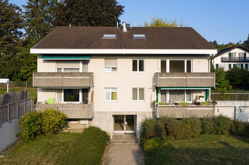 identisches Haus gegenüber
