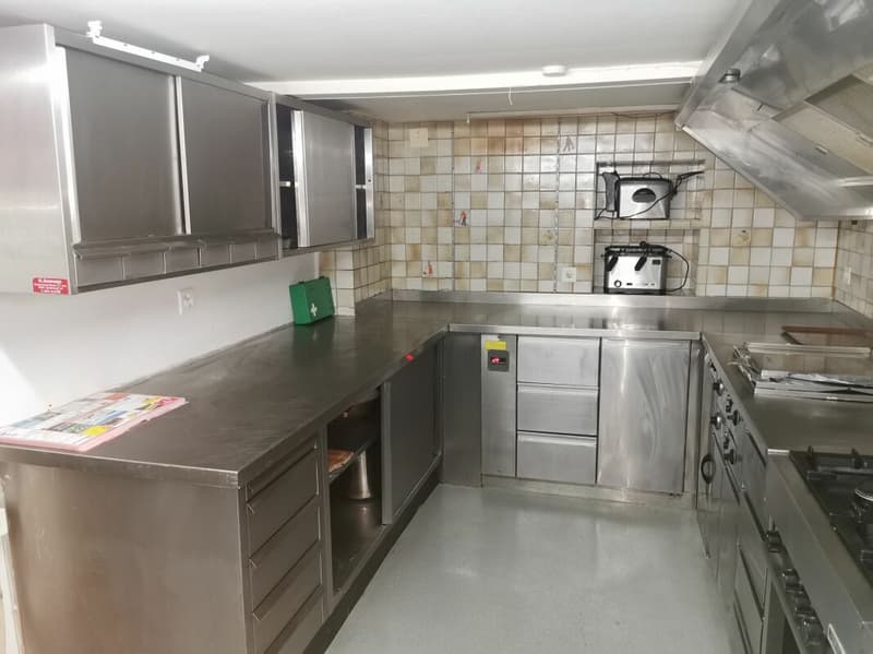 À vendre maison d'habitation entièrement louée avec restaurant au centre de Herisau ! (6)