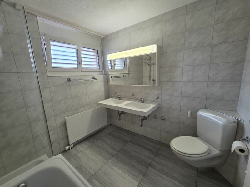 Zu verkaufen im Zihlackerring 13 in Turbenthal grosse 4.5 Zi.-Wohnung. Nur 2 Gehminuten bis ÖV. (12)