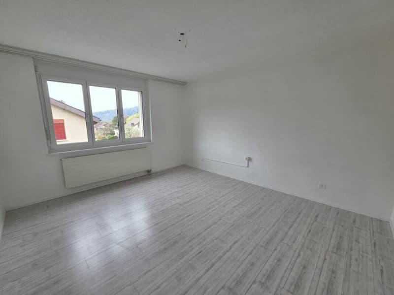Zu verkaufen im Zihlackerring 13 in Turbenthal grosse 4.5 Zi.-Wohnung. Nur 2 Gehminuten bis ÖV. (13)
