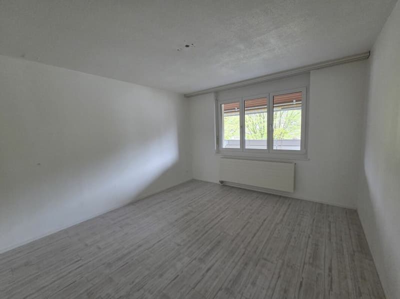 Zu verkaufen im Zihlackerring 13 in Turbenthal grosse 4.5 Zi.-Wohnung. Nur 2 Gehminuten bis ÖV. (15)
