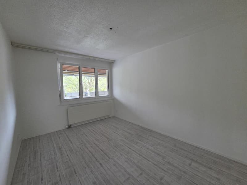 Zu verkaufen im Zihlackerring 13 in Turbenthal grosse 4.5 Zi.-Wohnung. Nur 2 Gehminuten bis ÖV. (14)