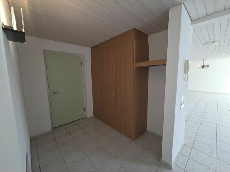 Zu verkaufen an der Haushaldenstrasse 2a in 8374 Dussnang; schöne 5½ Zi.-Dachwohnung, an ruhiger, sonniger Lage /nur 2 Gehminute bis ÖV ! (10)