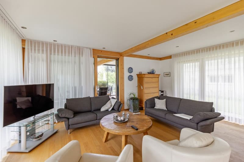 Zu verkaufen grosse, helle 4.5 Zi.-Wohnung 9055 Bühler bei Teufen. Mit Weitsicht ins Grüne und nur 2 Gehminuten bis ÖV ! (4)