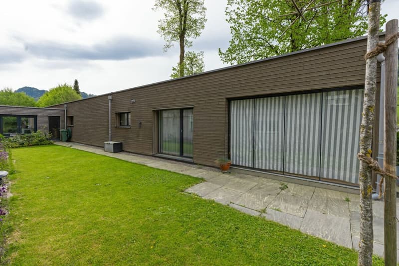Zu verkaufen grosse, helle 4.5 Zi.-Wohnung 9055 Bühler bei Teufen. Mit Weitsicht ins Grüne und nur 2 Gehminuten bis ÖV ! (16)