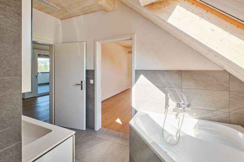 3.5-Zimmer-Dachwohnung mit geräumigem Estrich (10)